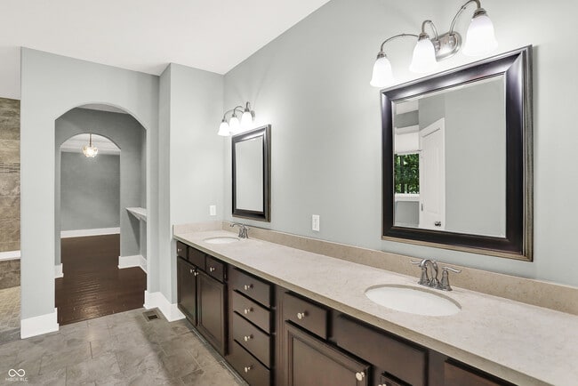 Building Photo - 16893 Oak Manor Dr