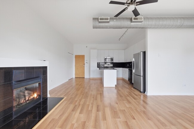 Building Photo - 1631 S Michigan Ave