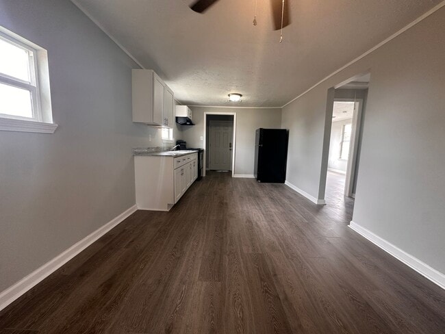 Building Photo - Updated 2/1 Available NOW