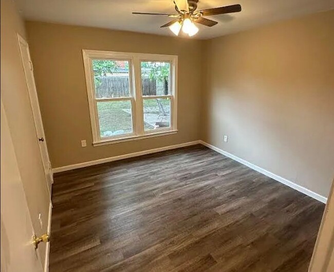 Building Photo - Beautiful 3 bedroom 2 bathroom in prime lo...