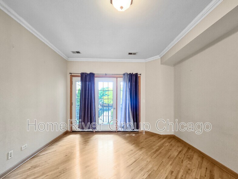 Building Photo - 4904 N Drake Ave