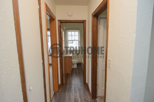 Building Photo - Spacious 5-Bedroom Home – Pet-Friendly and...