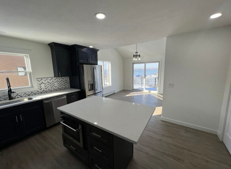 Building Photo - 909 W Front St