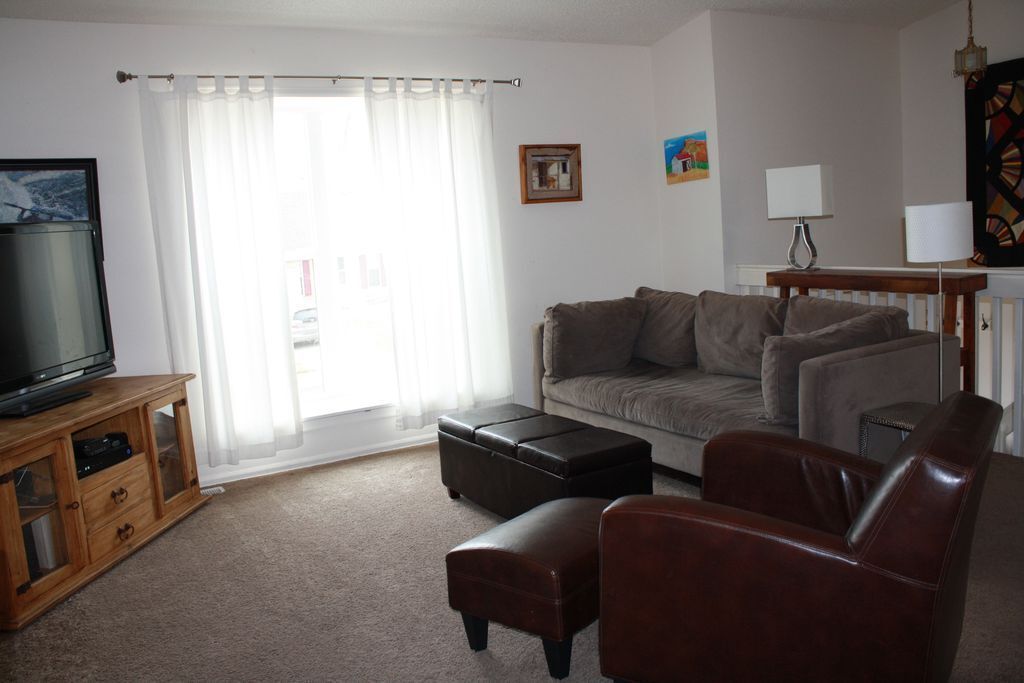 Building Photo - 523 W Hackberry St