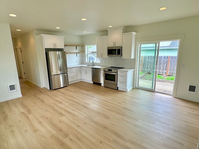 Building Photo - Brentwood-Darlington Fully Remodeled Bungalow with Huge Fenced Yard, A/C, Water/Sewer Included!