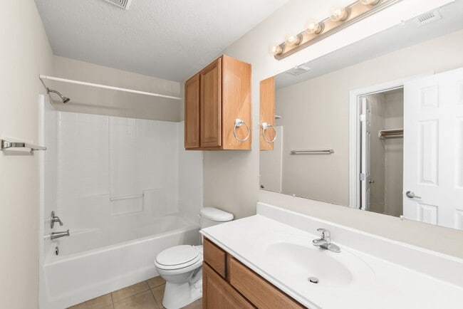 Building Photo - Available for August 2026 Pre-Lease! 4 Bed, Bath in Waterwood Townhomes!