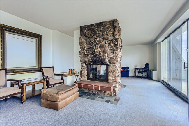 Building Photo - Stylish Downtown Denver Condo – Fully Furnished & Available Now!