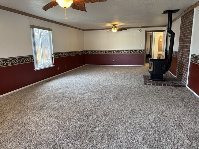 Building Photo - 1855 King Edward Dr