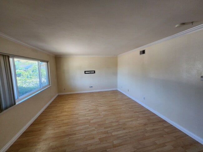 Building Photo - 3 Bed House in Clairemont with Canyon Views