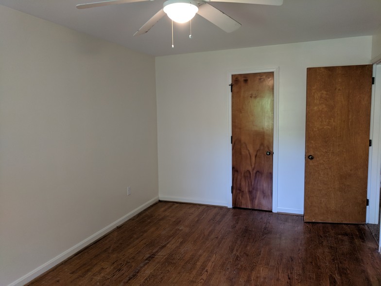 Bedroom 2 closet - 716 S Ft Thomas Ave
