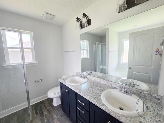 Building Photo - FALL MOVE-IN SPECIAL: $1000 OFF 1st MONTH'...