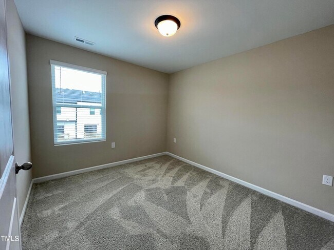 Building Photo - 413 Diversity Wy