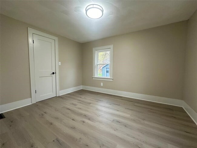 Building Photo - 40 N Brookside Ave