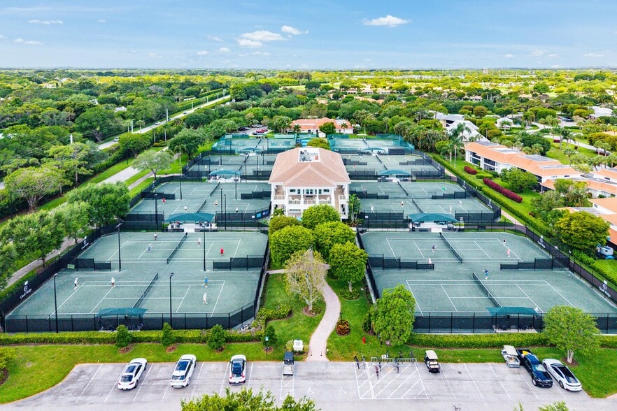 Building Photo - 4249 Quail Ridge Dr N