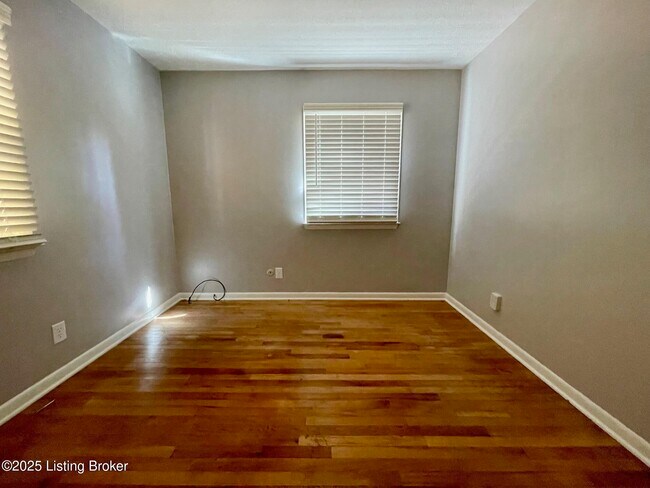 Building Photo - 4023 Tanglewood Dr