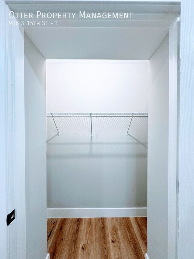 Building Photo - 926 S 15th St