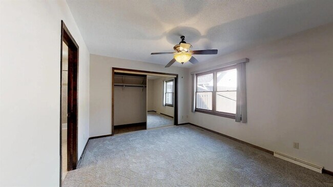 Building Photo - 933 High Meadow Dr
