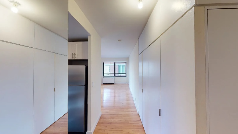 Building Photo - 240 E 47th St