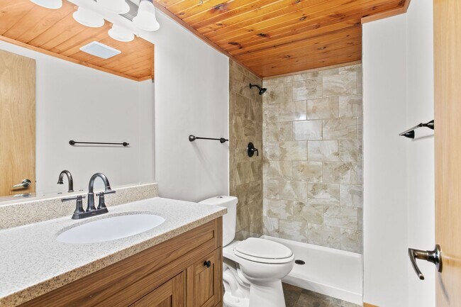 Building Photo - Rent in Andover 4 bd 3 ba 5 garage stalls, 1 AC avail NOW: $2,895/mo plus utilities.