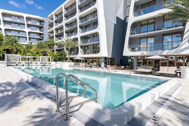 Building Photo - 3900 Alton Rd