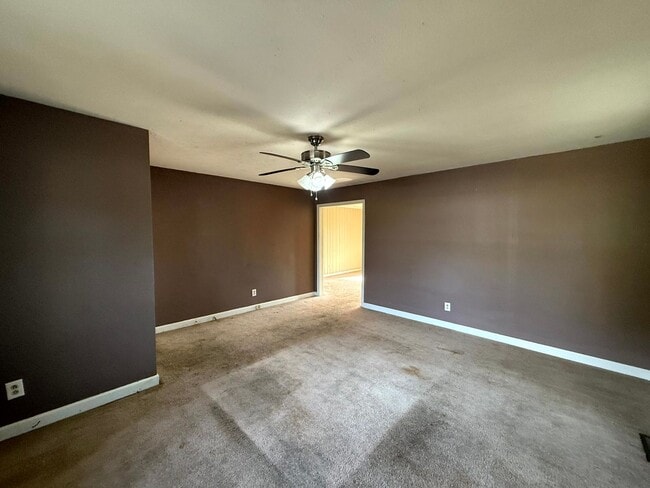 Building Photo - 2109 Lombardy Dr