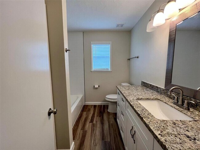 Building Photo - 1705 Westwind Dr