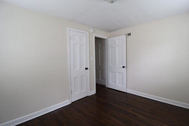 Building Photo - 2702 Howell Terrace