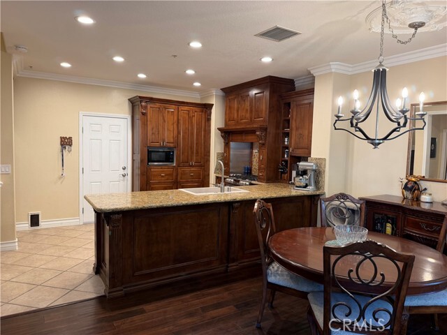 Building Photo - 107 Sansovino