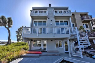 Building Photo - 686 Port Dr