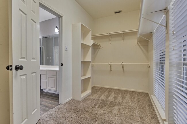 Building Photo - 1618 Calmar Dr