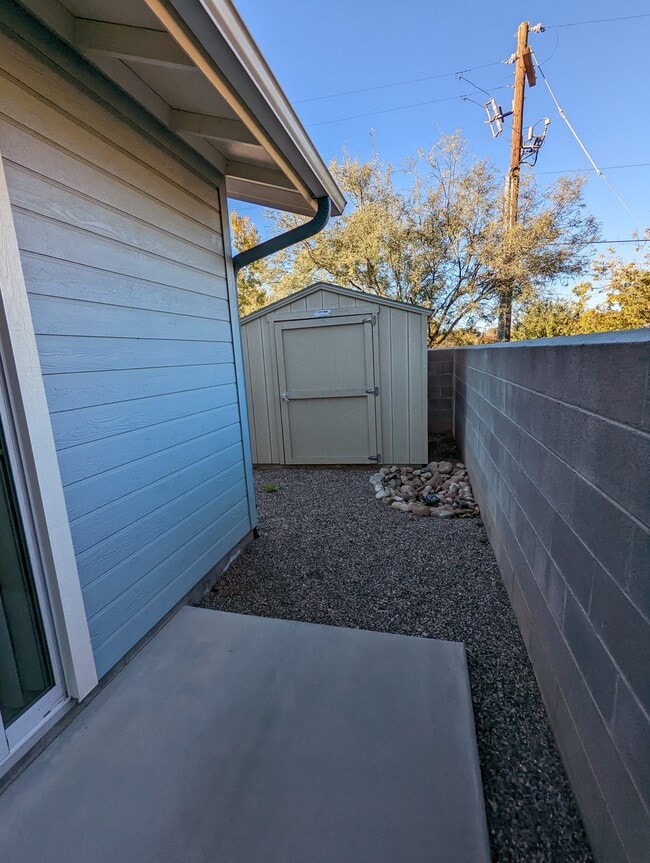 Building Photo - 90 E Cliff House Dr