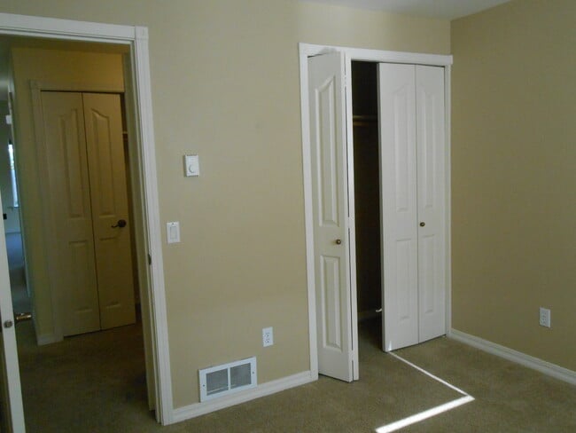 Building Photo - 2396 NE Desert Willow Ct