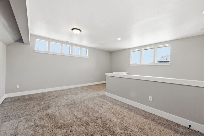 Building Photo - 3 Bed, 2.5 Bath Townhome Centrally Located– Bend, OR
