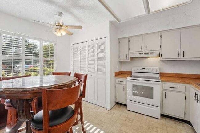 Building Photo - 370 NW 76th Ave