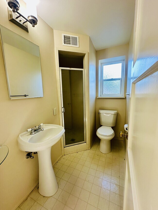 Building Photo - 3178 Hillview Ct