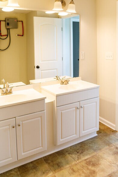 Building Photo - 116 America St