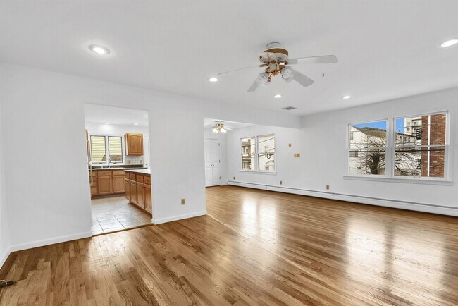 Primary Photo - 234 Cliff St