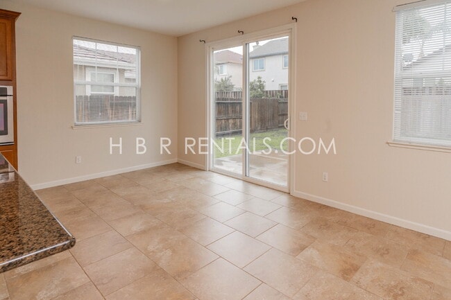 Building Photo - South Tracy 4-Bed Home with First-Floor Bedroom