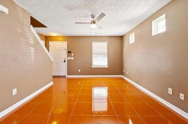Building Photo - 5215 Sky Ridge Way