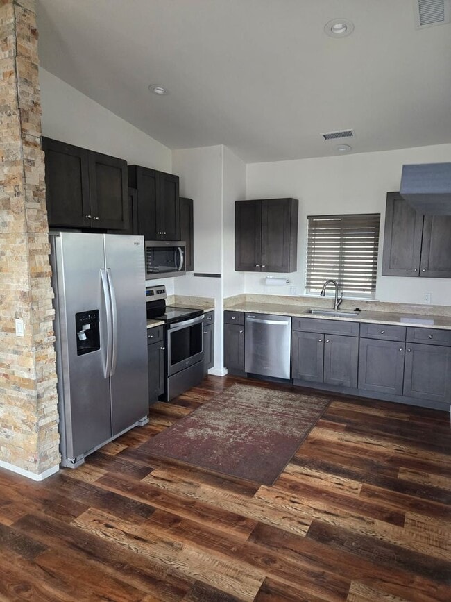 Building Photo - 2 Bed 1 Bath Solar Home In Rimrock Contact...