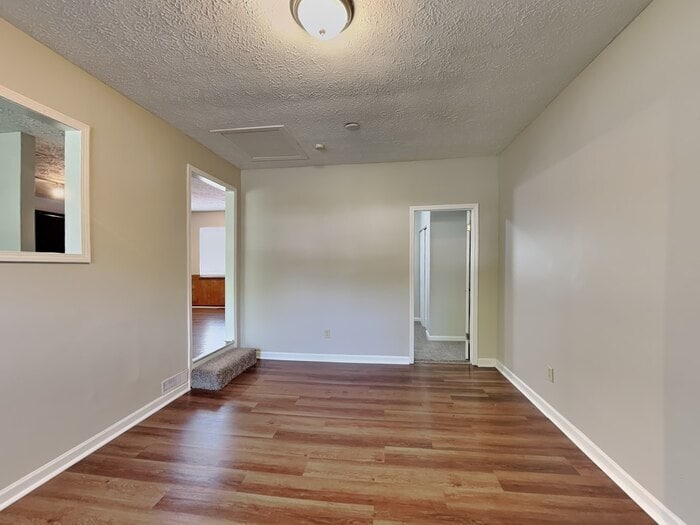 Building Photo - 1502 Elizabeth Dr