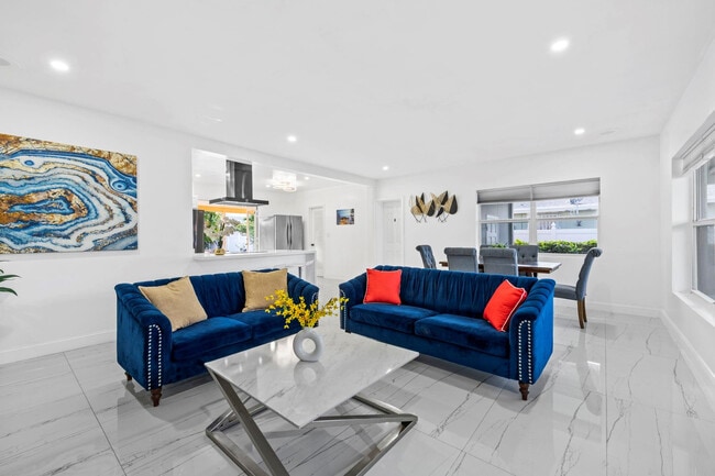 Building Photo - 1260 SW 32nd St