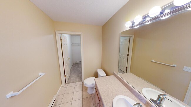 Building Photo - Excellent Canfield Location!! Very clean and well maintained 3 bedroom/2 Full Bath Condo.