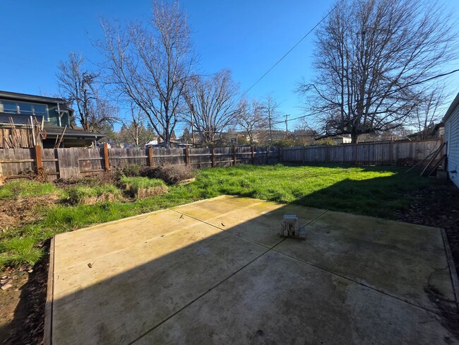 Building Photo - Charming 2 bed 1 bath