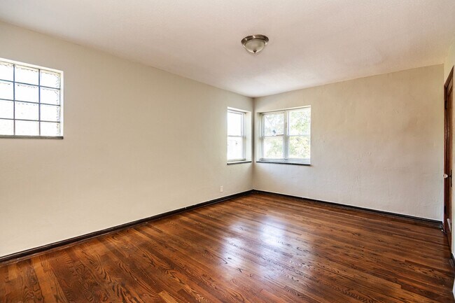 Building Photo - 5322 Miami St