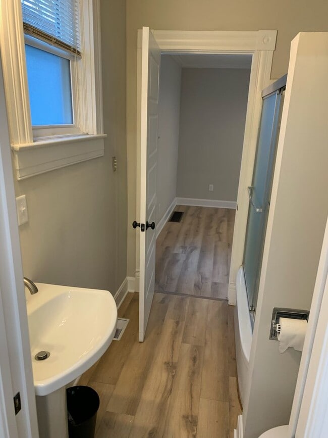 Building Photo - 2 Bedroom, 1 Bath newly renovated shot gun in Germantown