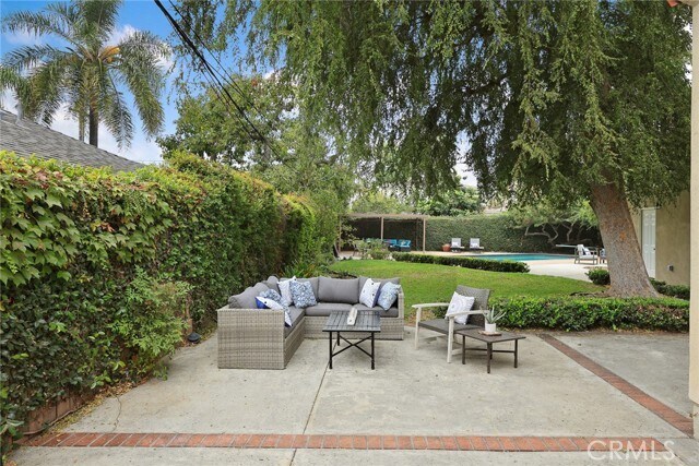 Building Photo - 1647 N Santa Anita Ave