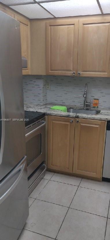 Building Photo - 9320 Fontainebleau Blvd