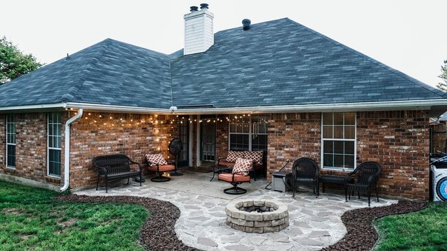 Building Photo - 3 Bedroom 2 Baths 2000 sq/ft in Stockwell