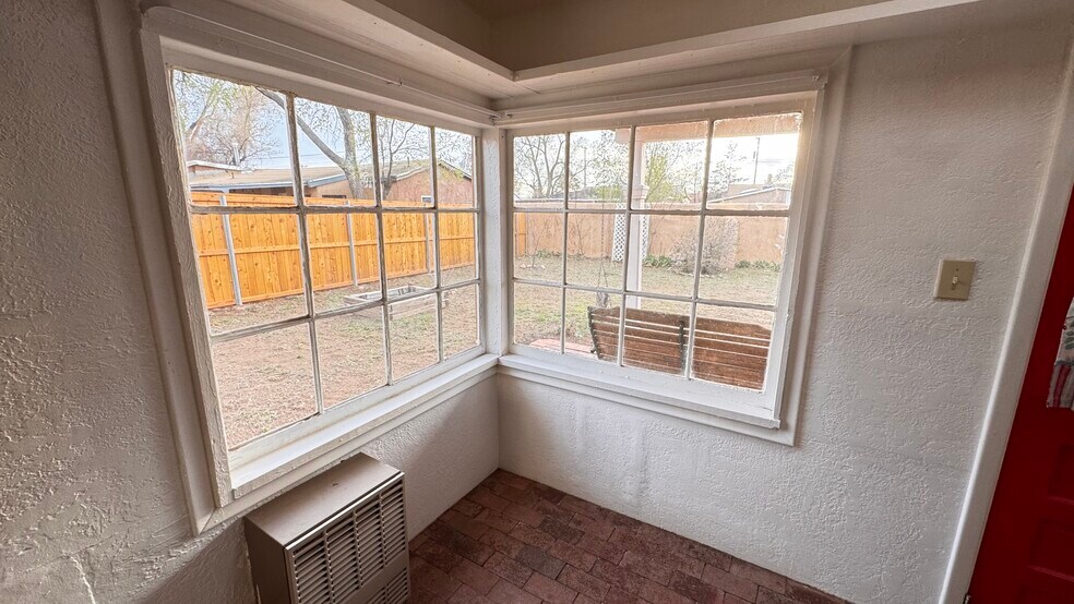 Building Photo - 4910 Nicholas Pl